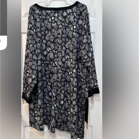 Catherines Asymmetrical Split Hem Tunic, 3X 26W-28W, black & white print - Picture 2 of 5